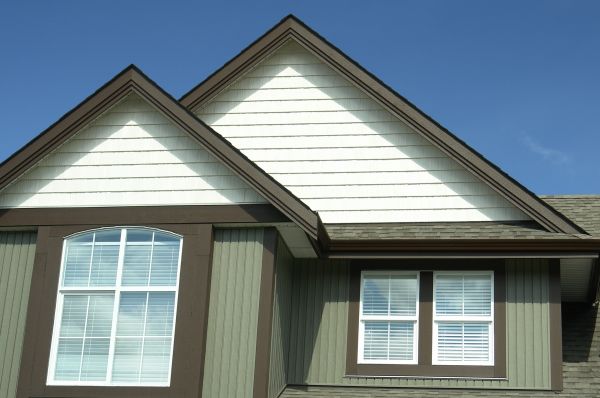 Cost of Vertical Vinyl Siding Repair in Bronx